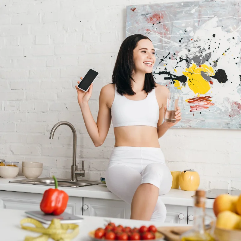 Zdravé jídlo na talíři s kalorickou hodnotou – počítání kalorií pro hubnutí